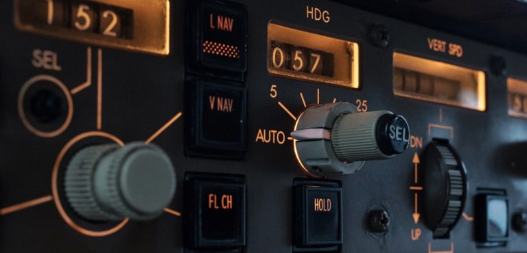 Pilote automatique bateau : comparatif et installation 2026