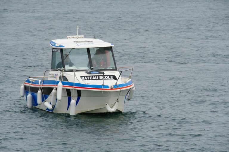 Écoles de permis bateau en Bretagne : comment choisir en 2026